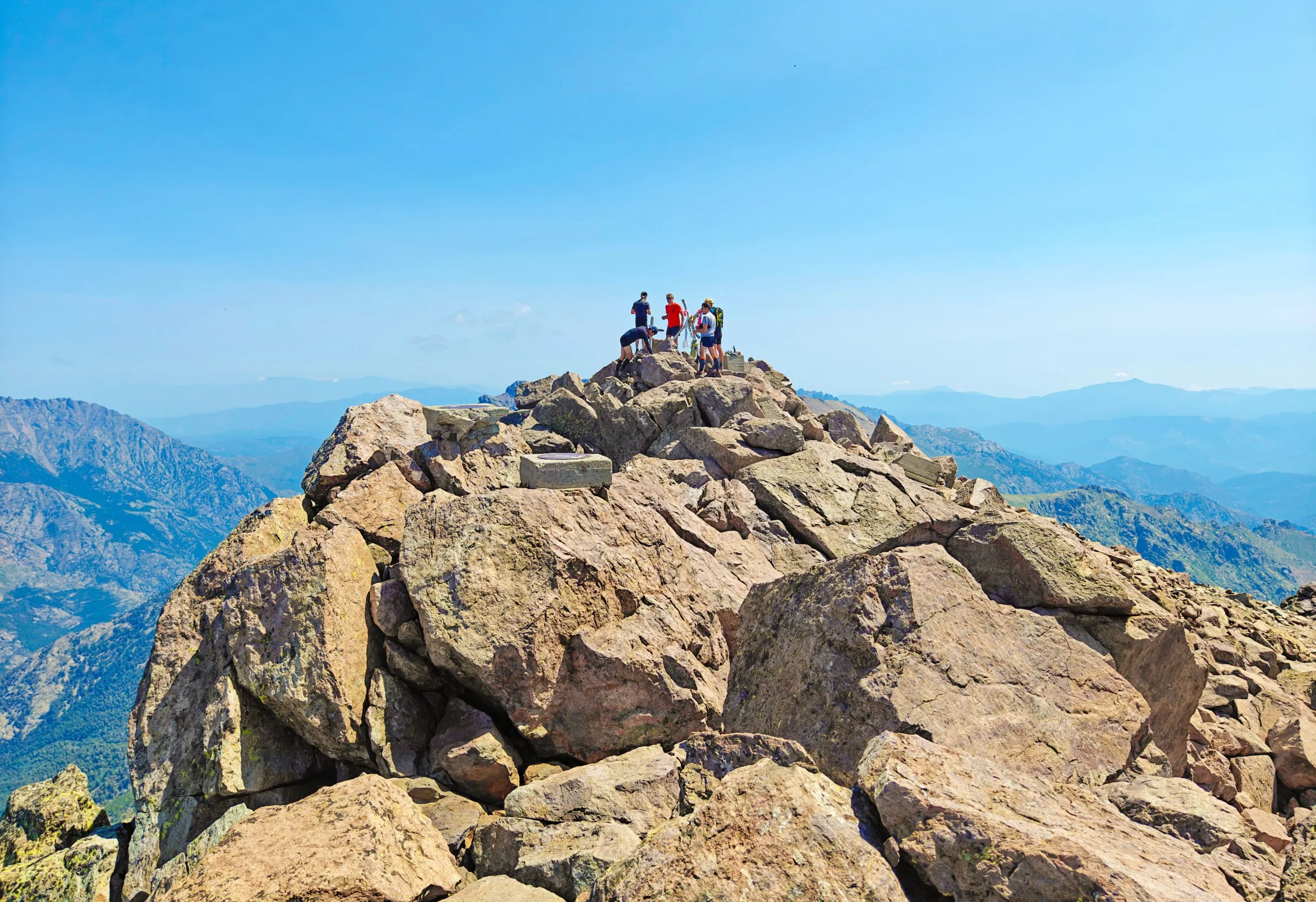 turisté na vrchol monte cinto